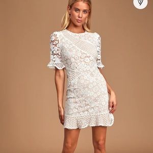 Short sleeve lace lulus dress, size M NWT